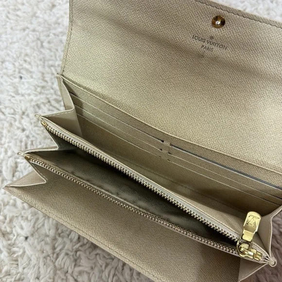 Louis‎ Vuitton Damier Azur SarahWallet White women’s - Picture 9 of 15